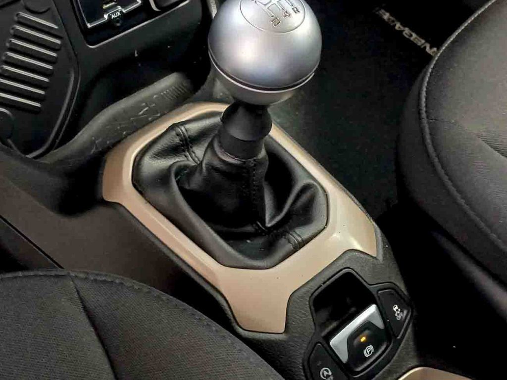 RENEGADE 1.8 16V FLEX SPORT 4P MANUAL — foto 6