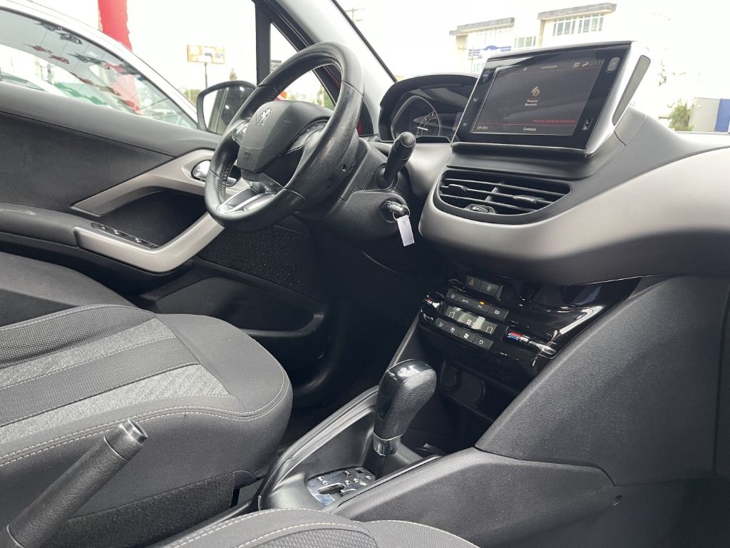 208 1.6 GRIFFE 16V FLEX 4P AUTOMÁTICO — foto 6