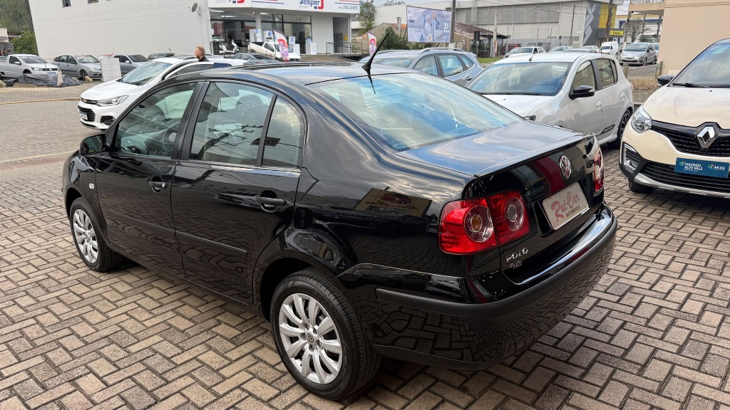 Polo Sedan 1.6 Mi Total Flex 8V 4p — foto 4