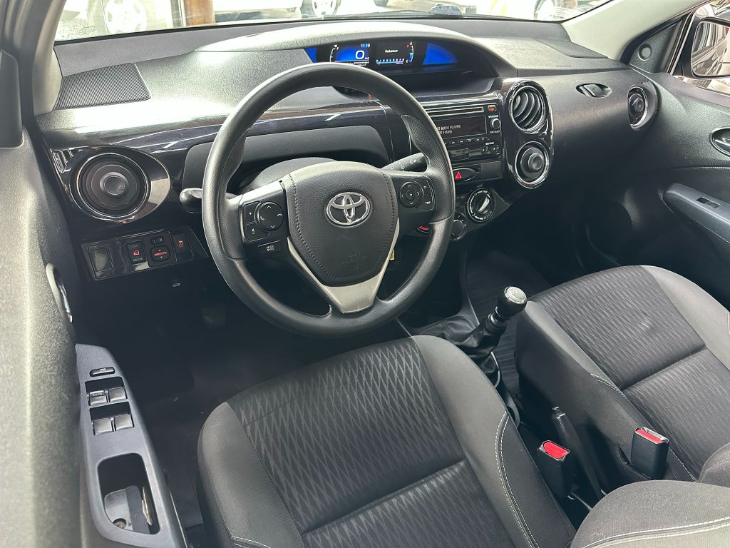 ETIOS X Plus Sedan 1.5 Flex 16V 4p Mec. — foto 9
