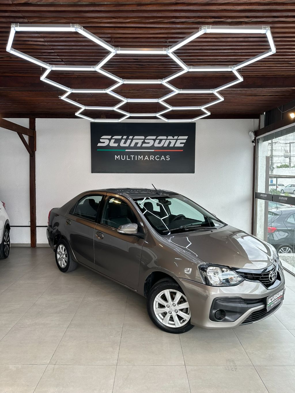 ETIOS X Plus Sedan 1.5 Flex 16V 4p Mec. — foto 13