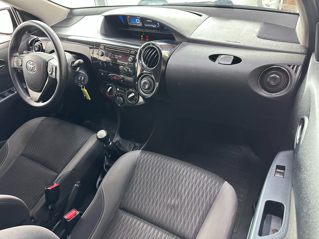 ETIOS X Plus Sedan 1.5 Flex 16V 4p Mec. — foto 11