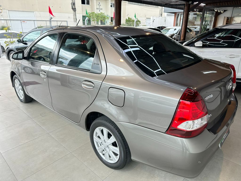 ETIOS X Plus Sedan 1.5 Flex 16V 4p Mec. — foto 5