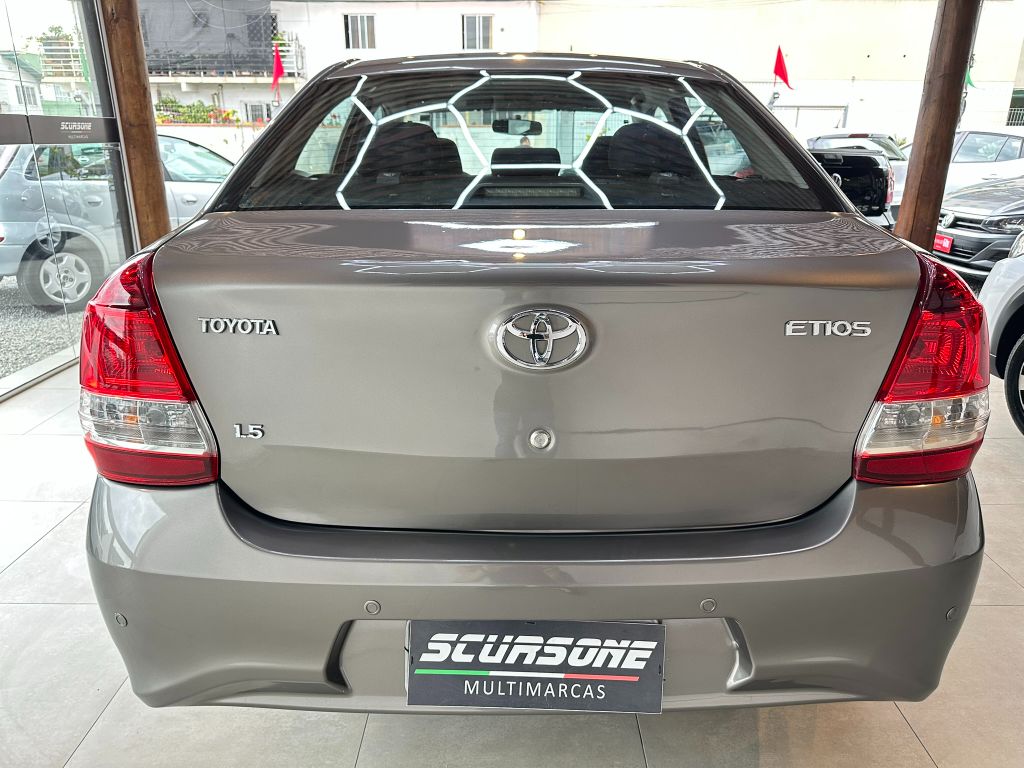 ETIOS X Plus Sedan 1.5 Flex 16V 4p Mec. — foto 6