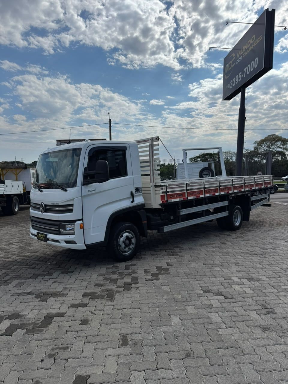 11-180 Delivery 4x2 CARROCERIA — foto 4