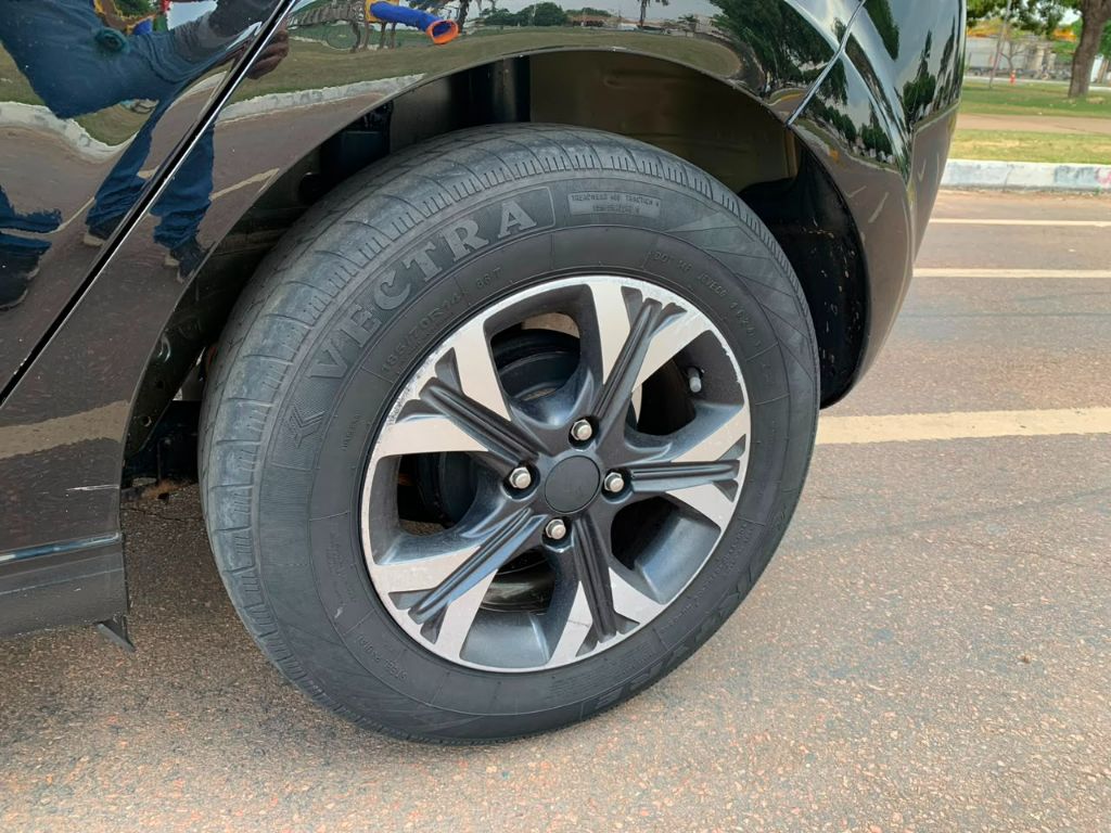 ONIX HATCH LT 1.0 8V FlexPower 5p Mec. — foto 13