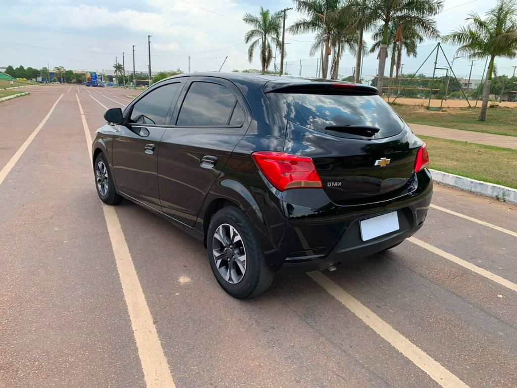 ONIX HATCH LT 1.0 8V FlexPower 5p Mec. — foto 7