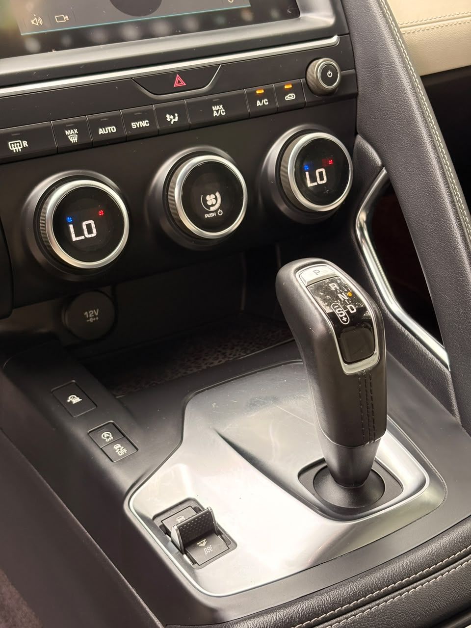 E-Pace R-Dynamic S 2.0 AWD 249cv/ Flex — foto 13