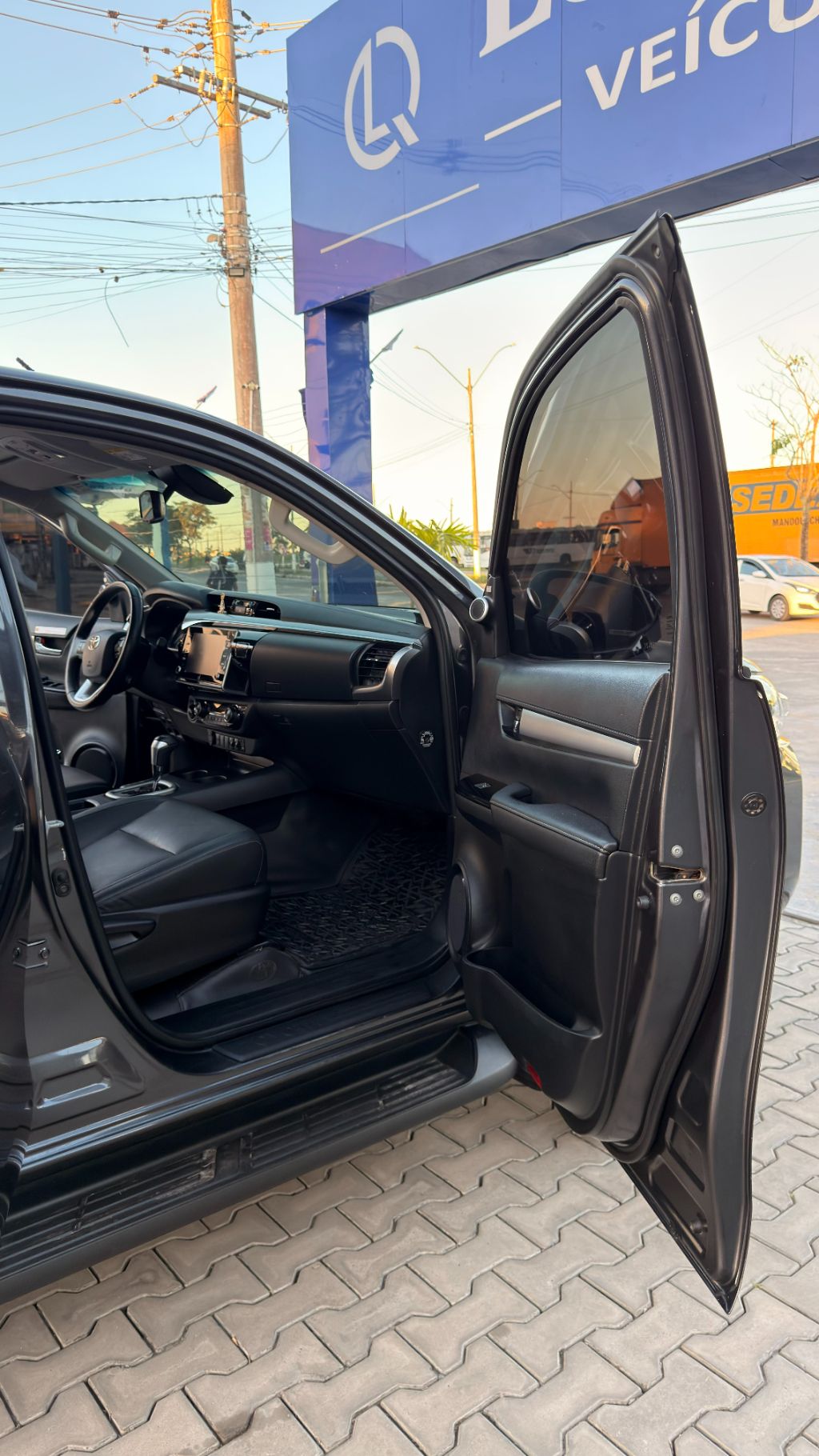 Hilux CD SRX 4x4 2.8 TDI 16V Diesel Aut. — foto 12