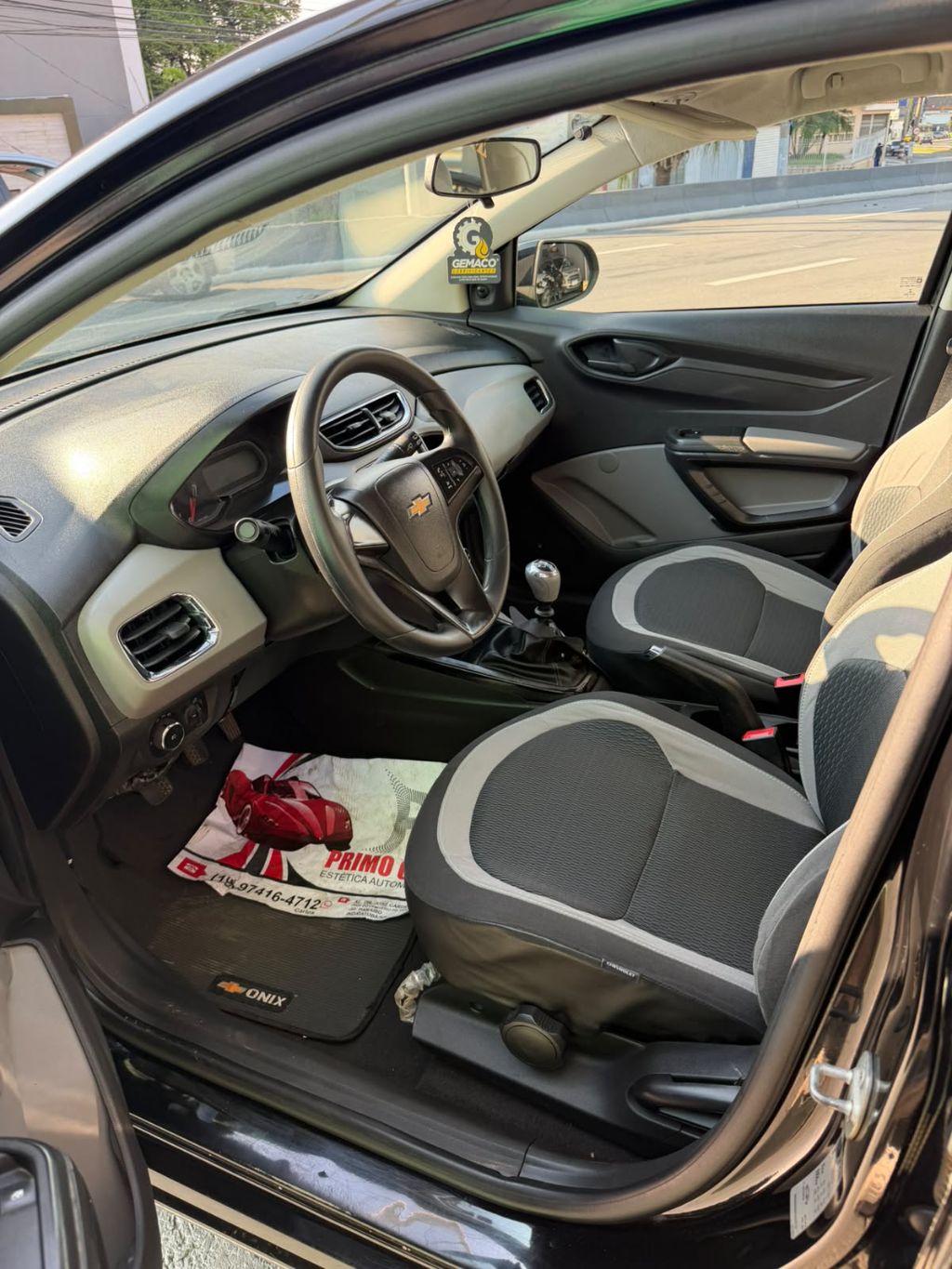 ONIX HATCH SELEÇÃO 1.0 8V Flex 5p Mec. — foto 5