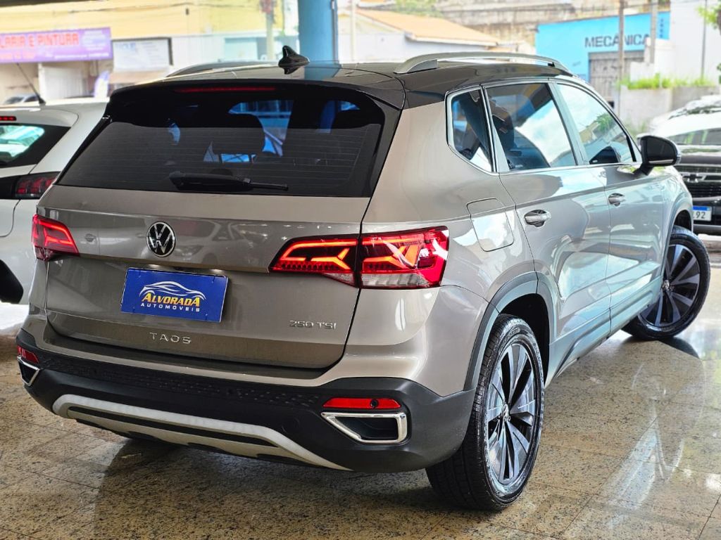 TAOS Highline 1.4 250 TSI Flex Aut. — foto 3