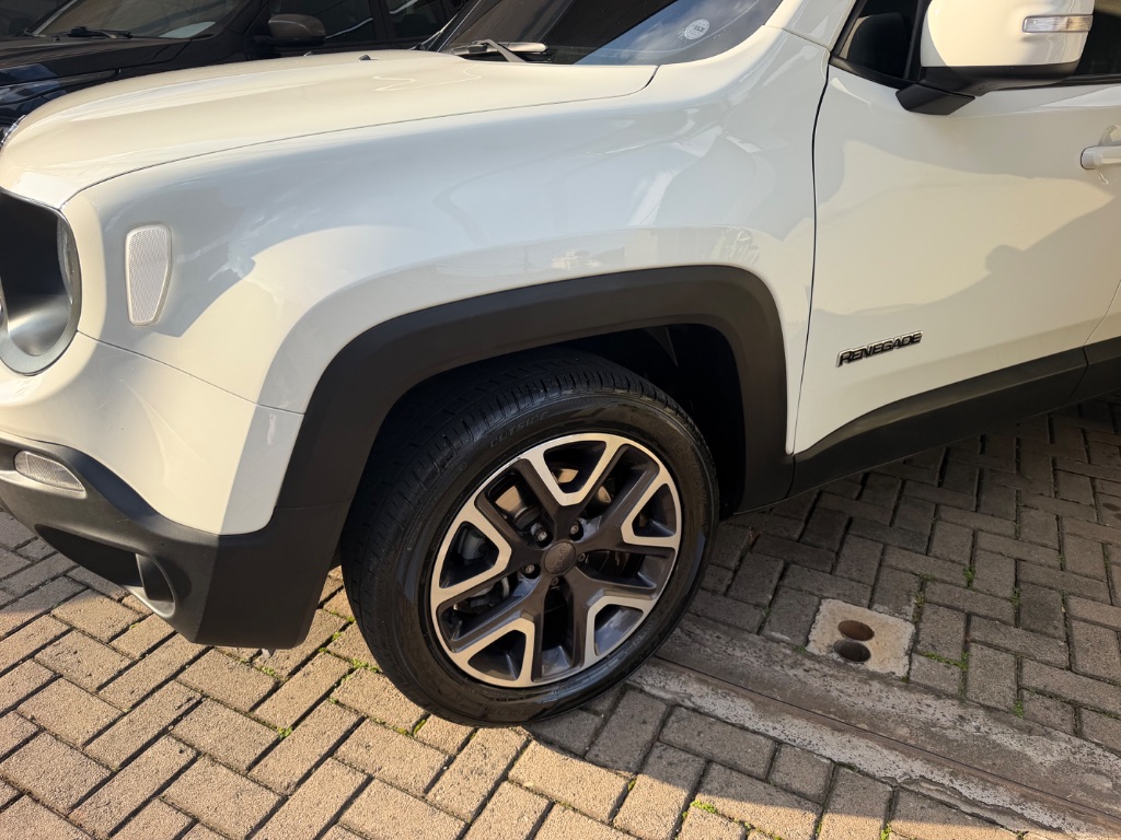 Renegade Longitude 1.8 4x2 Flex 16V Aut. — foto 14
