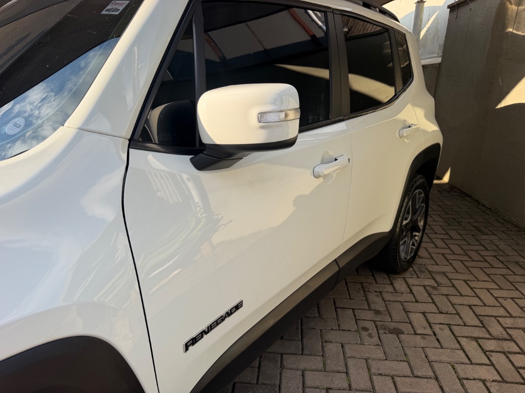 Renegade Longitude 1.8 4x2 Flex 16V Aut. — foto 11