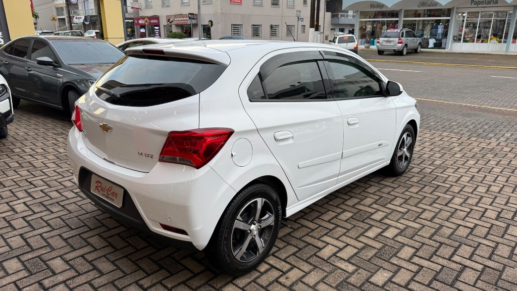 ONIX HATCH LTZ 1.4 8V FlexPower 5p Mec. — foto 4