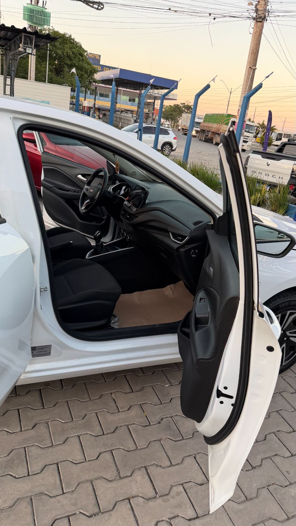 ONIX HATCH LT 1.0 12V Flex 5p Mec. — foto 12