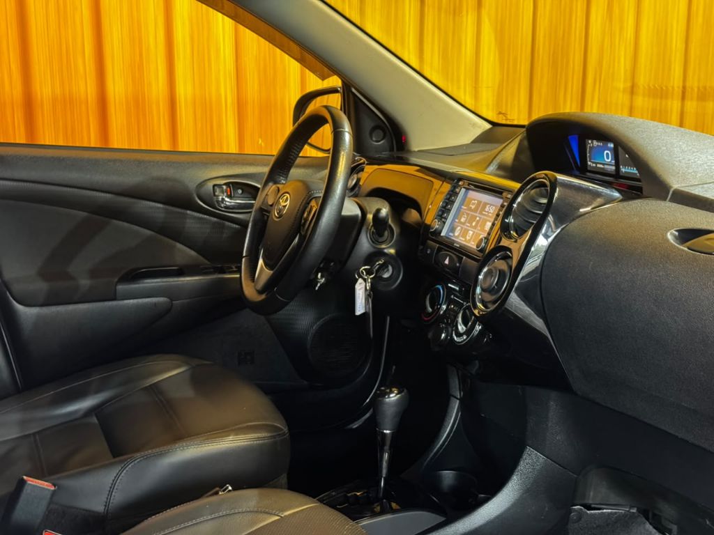 ETIOS PLATINUM 1.5 Flex 16V 4p Aut. — foto 2
