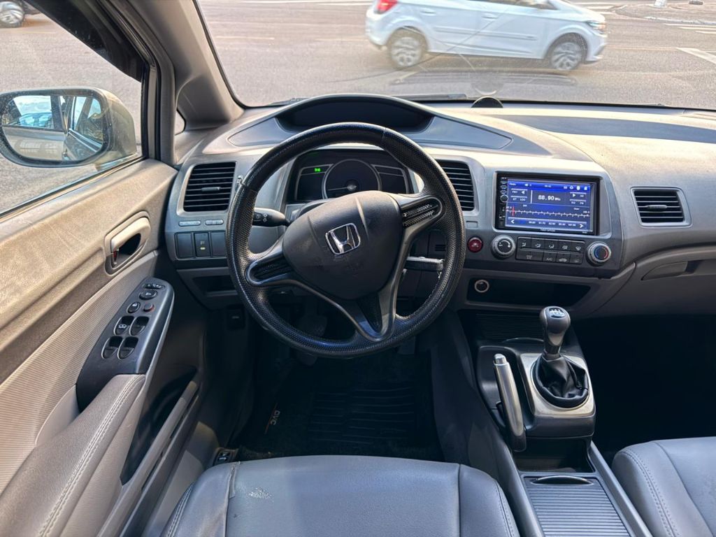 Civic Sedan LXS 1.8/1.8 Flex 16V Mec. 4p — foto 5