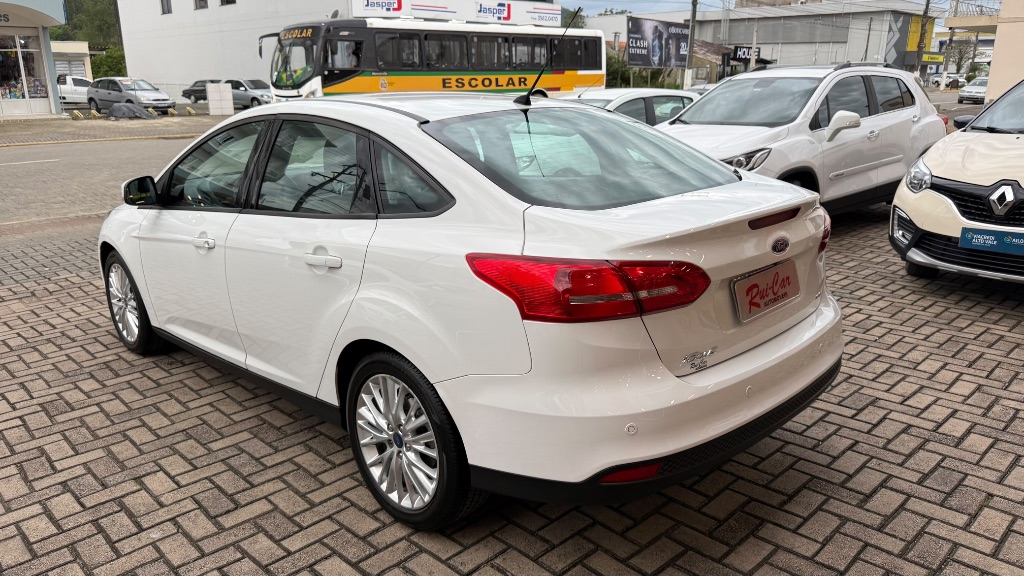 Focus Fastback SE/SE PLUS 2.0 Flex Aut. — foto 3