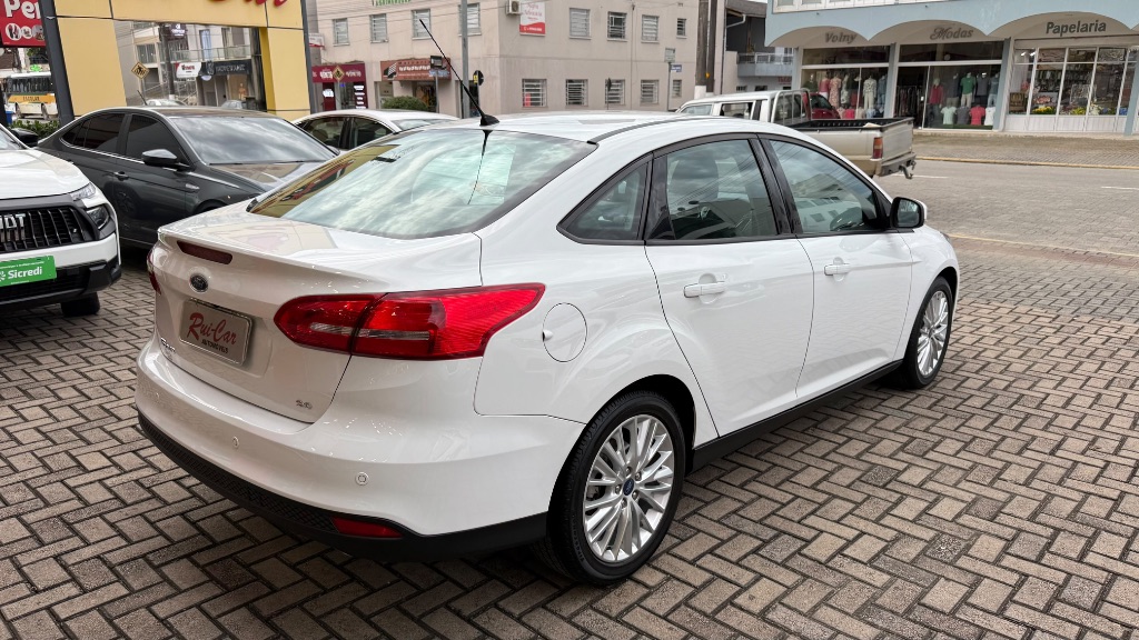 Focus Fastback SE/SE PLUS 2.0 Flex Aut. — foto 4