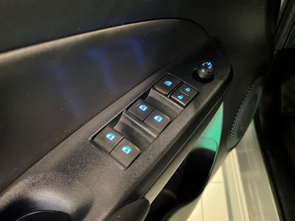 YARIS XL Plus Con. Sed. 1.5 Flex 16V Aut — foto 14