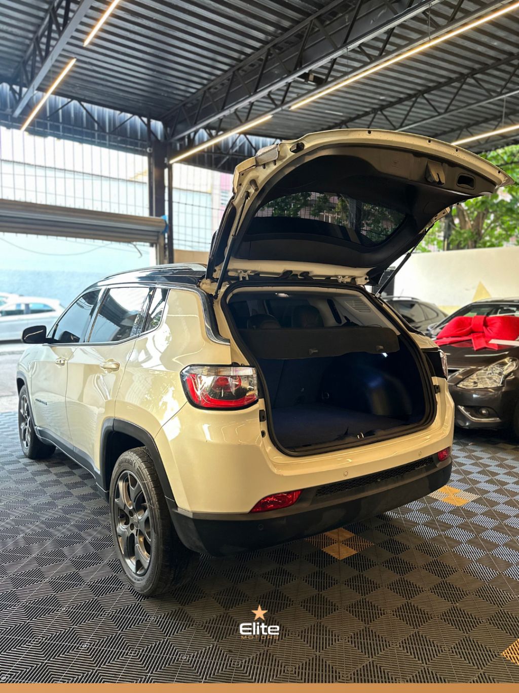 COMPASS LONGITUDE 2.0 4x4 Dies. 16V Aut. — foto 3