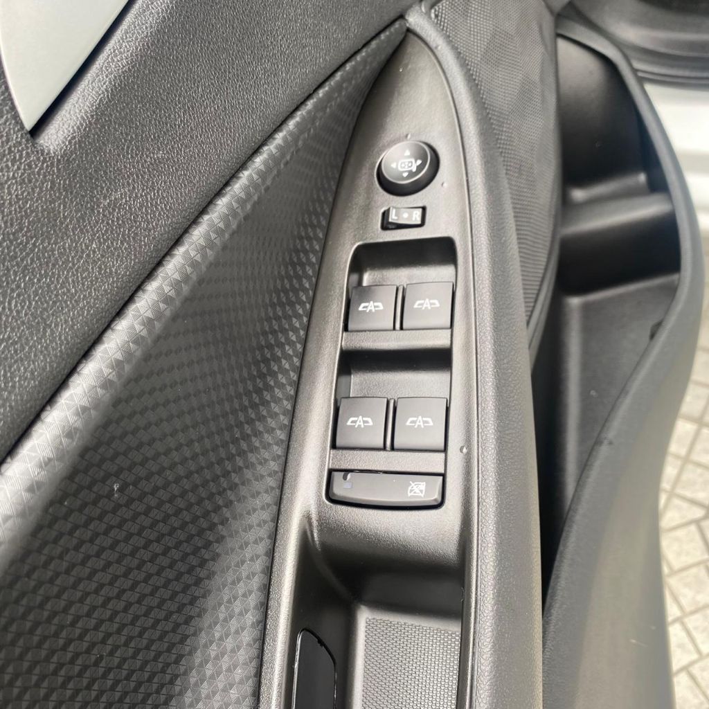 ONIX HATCH LT 1.0 12V Flex 5p Mec. — foto 16