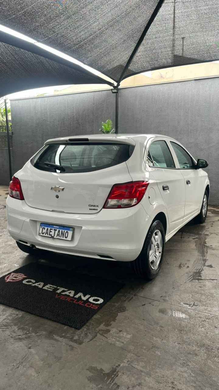 ONIX HATCH LS 1.0 8V FlexPower 5p Mec. — foto 4