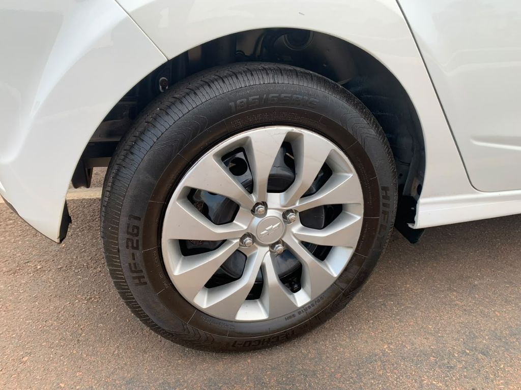 ONIX HATCH LT 1.4 8V FlexPower 5p Mec. — foto 15