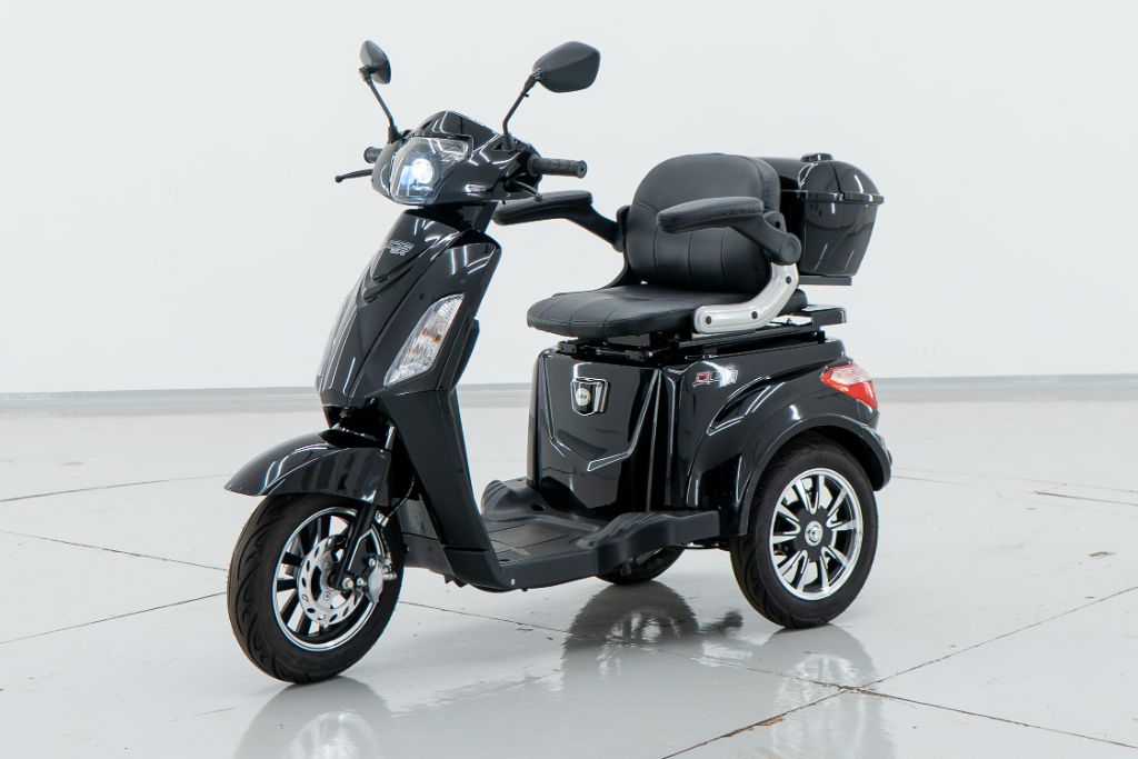  MKS EKO 10 1000W NÃO precisa de CNH e emplacamento

- Triciclo seminovo em perfeitas condições, 200 Km de uso

Mark’s Veículos a sua loja de confiança há mais de 26 anos! Todos os nossos veículos possuem vistoria cautelar, manual do veículo e chave cópia!

---------------------------------------------------------------------------

Velocidade

Máx. até 32Km

Motor

1000 W

Bateria

48 V Chumbo

Autonomia

Até 40km

------------------------------------------------

- Itens do Veículo

Capacidade: Até 150 kg

Dois bagageiros

Suporta até duas pessoas (um adultos e uma criança)

Faróis e setas em LED

Bi - Volt