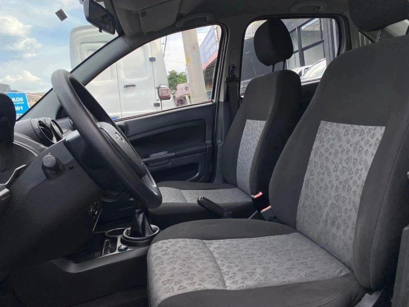 Fiesta Sedan 1.6 16V Flex Mec. — foto 6