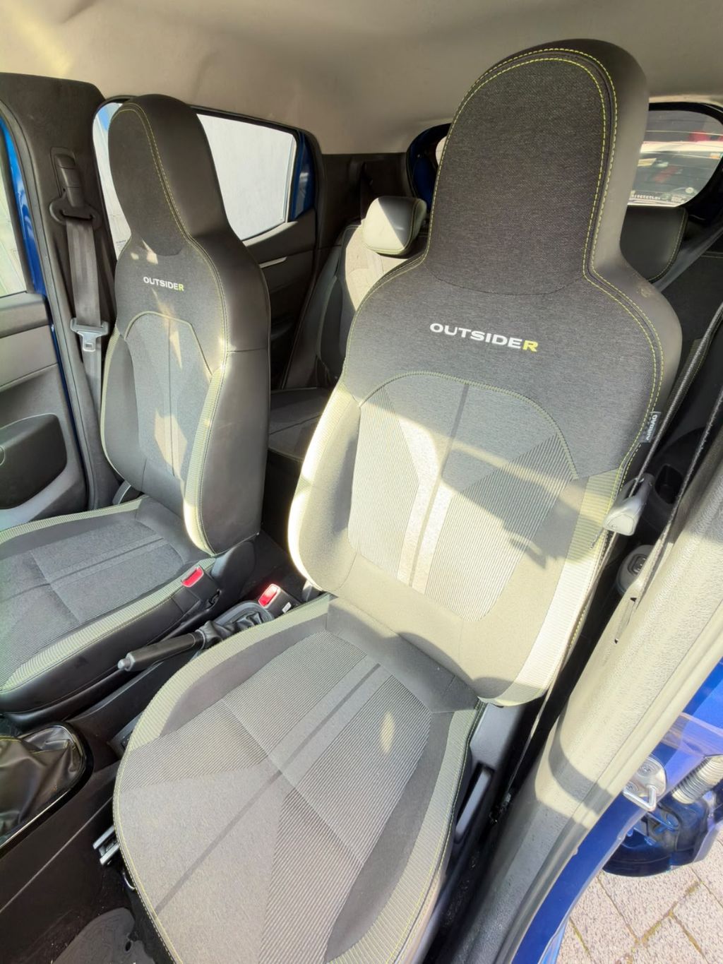 KWID OUTSIDER 1.0 Flex 12V 5p Mec. — foto 15