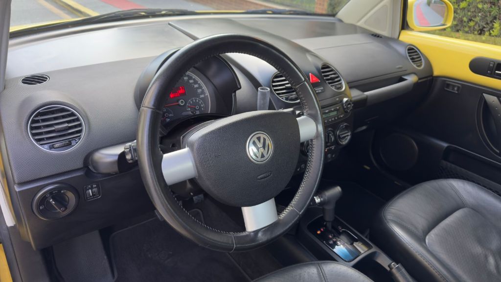 New Beetle 2.0 Mi Mec./Aut. — foto 10