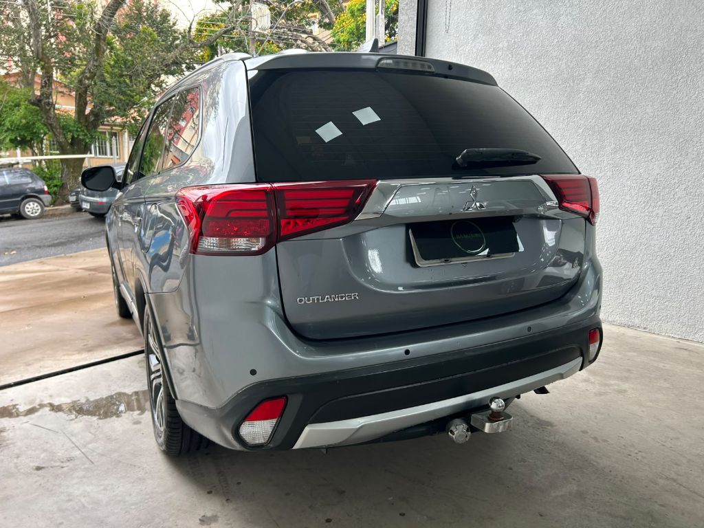 OUTLANDER 2.0 16V 160cv Aut. — foto 4