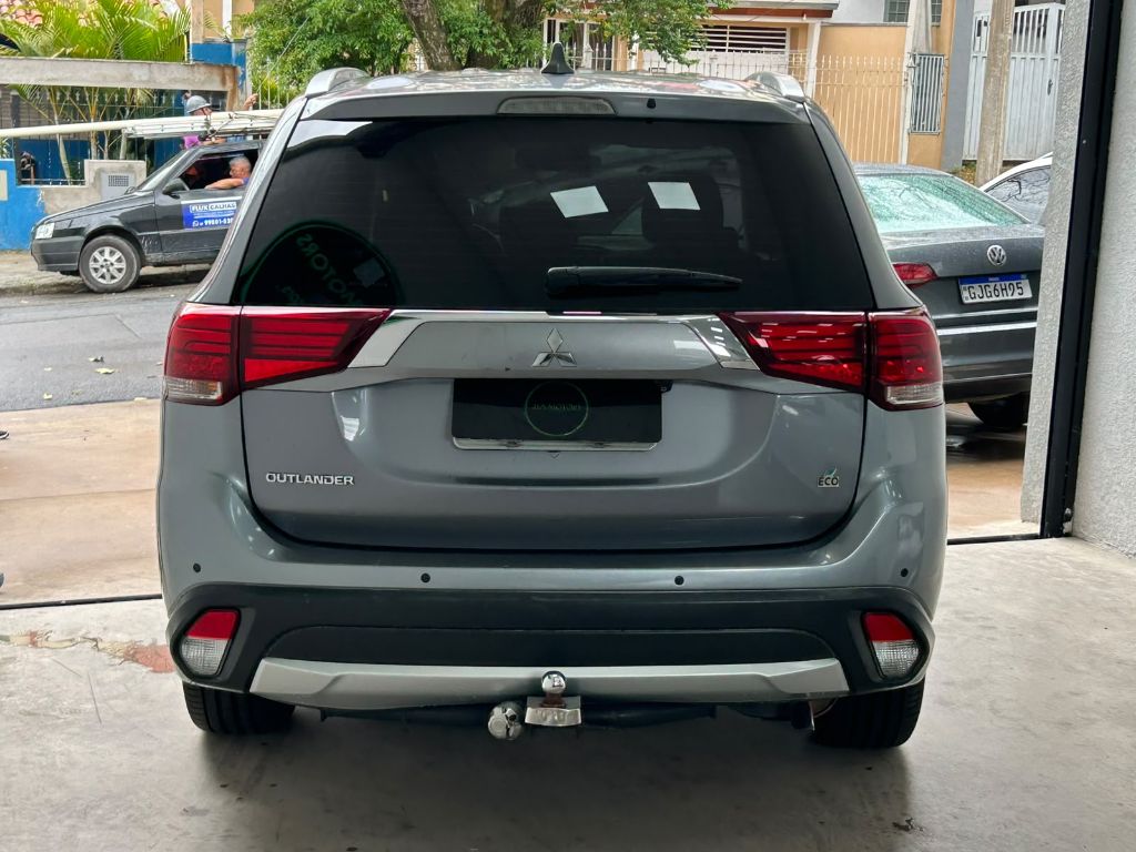 OUTLANDER 2.0 16V 160cv Aut. — foto 5