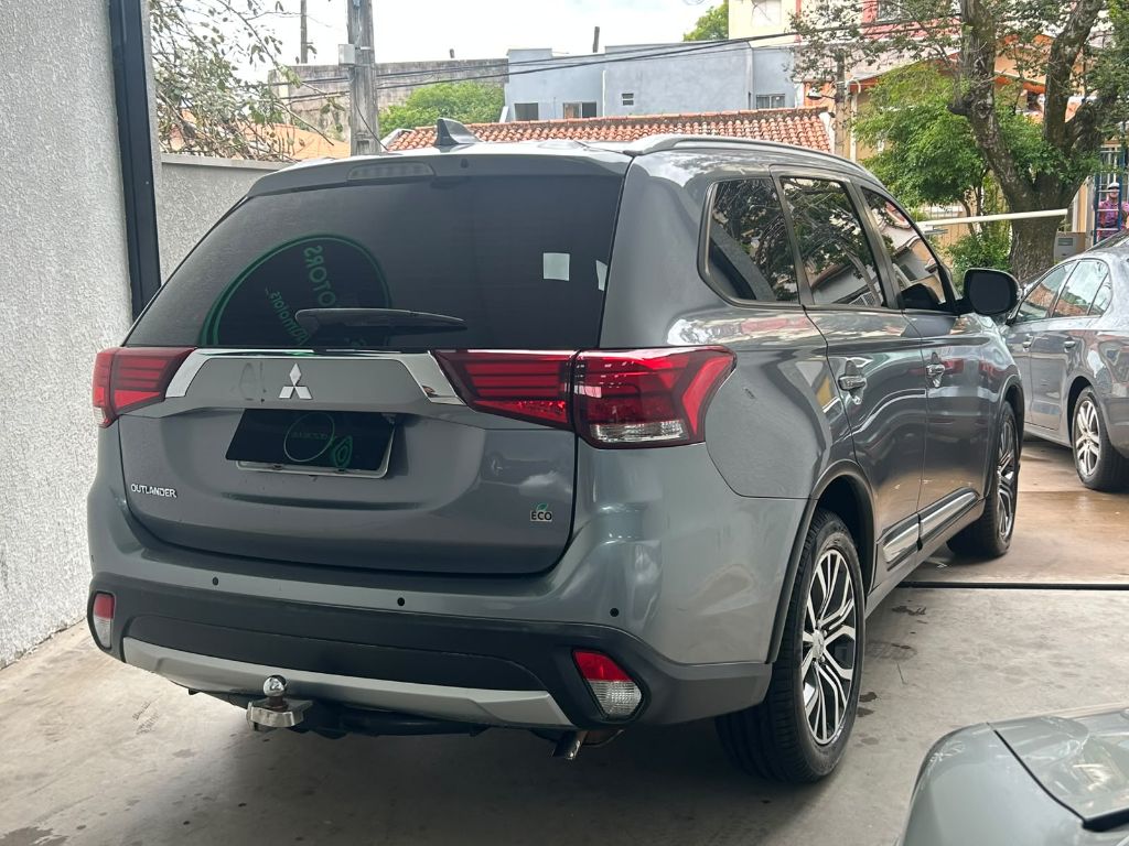 OUTLANDER 2.0 16V 160cv Aut. — foto 6