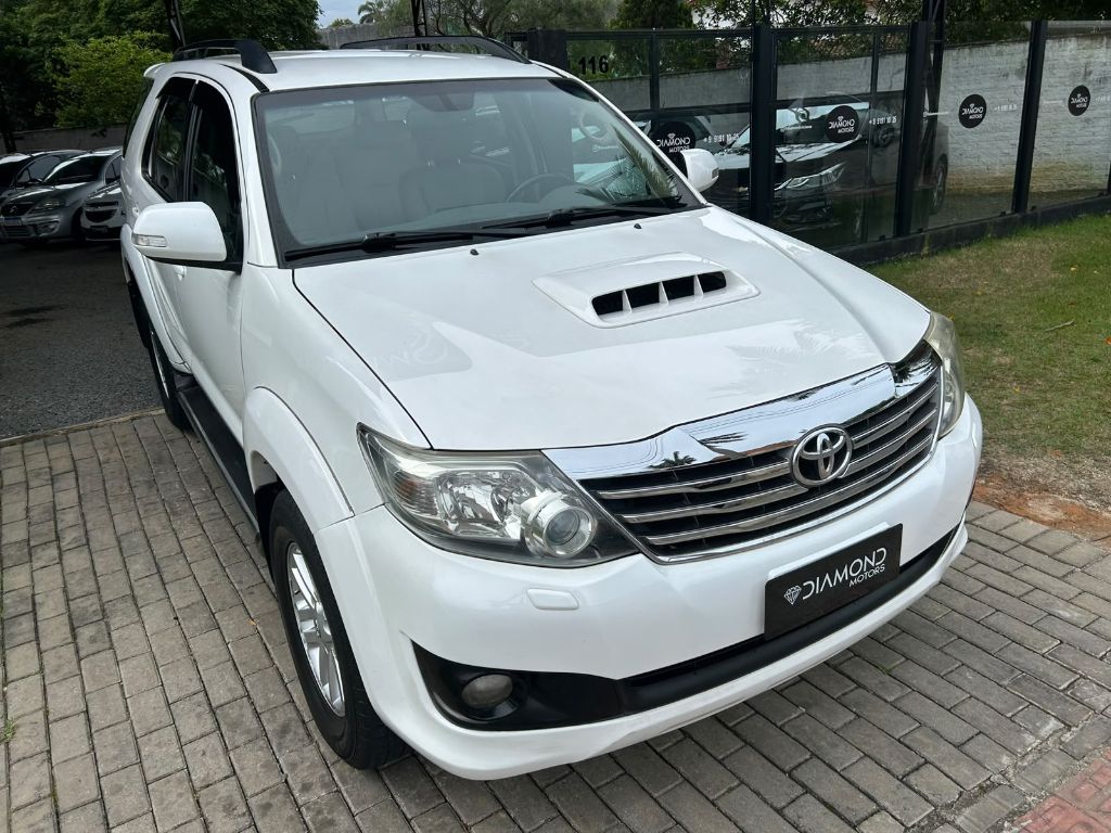 Hilux SW4 SRV D4-D 4x4 3.0 TDI Dies. Aut
