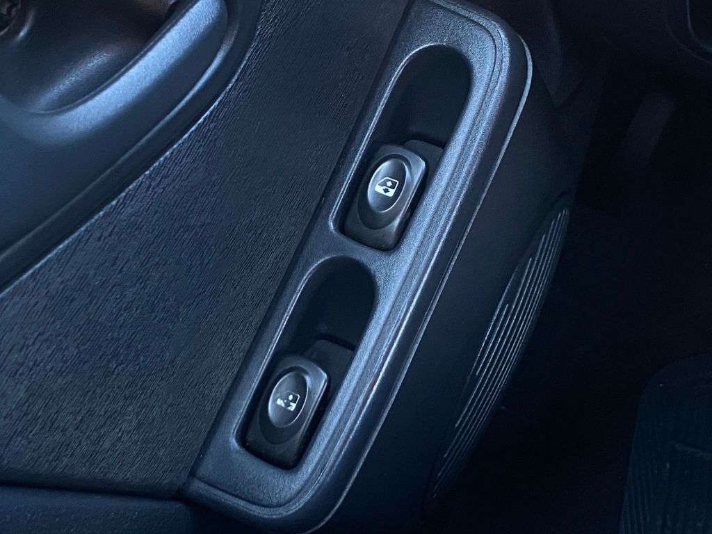 Clio Expression 1.0 Hi-Power 16V 5p — foto 9