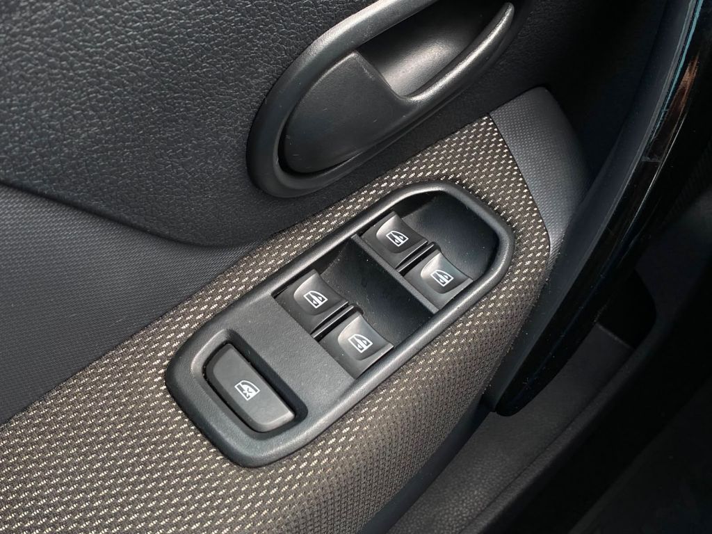 LOGAN Zen Flex 1.0 12V 4p Mec. — foto 11