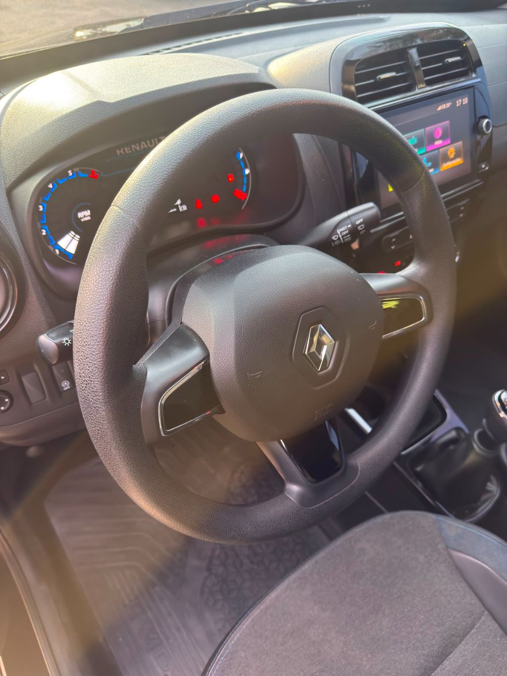 KWID Intense 1.0 Flex 12V 5p Mec. — foto 6