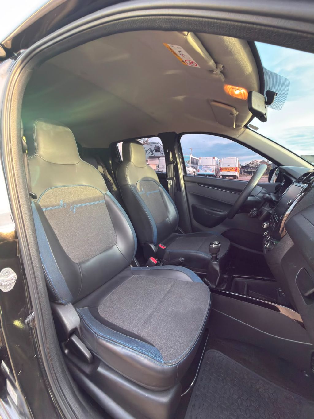 KWID Intense 1.0 Flex 12V 5p Mec. — foto 9
