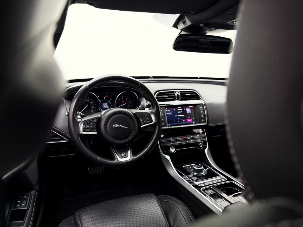 XE 2.0 Turbocharged R-Sport Aut. — foto 11