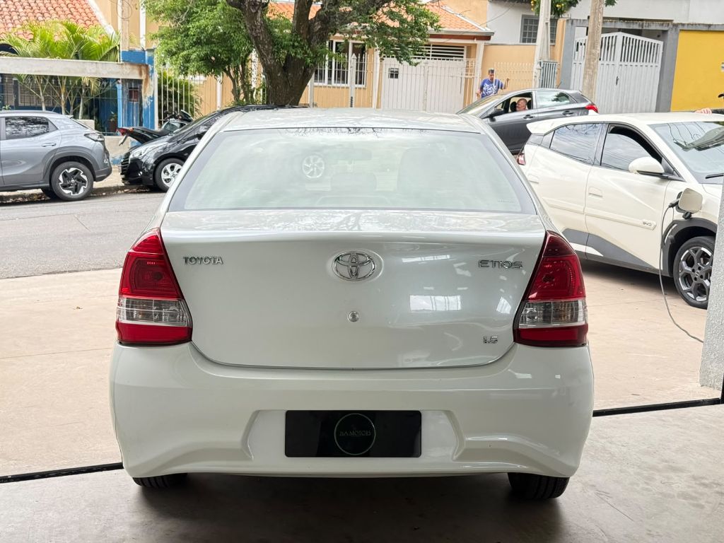 ETIOS X Plus Sedan 1.5 Flex 16V 4p Aut. — foto 8