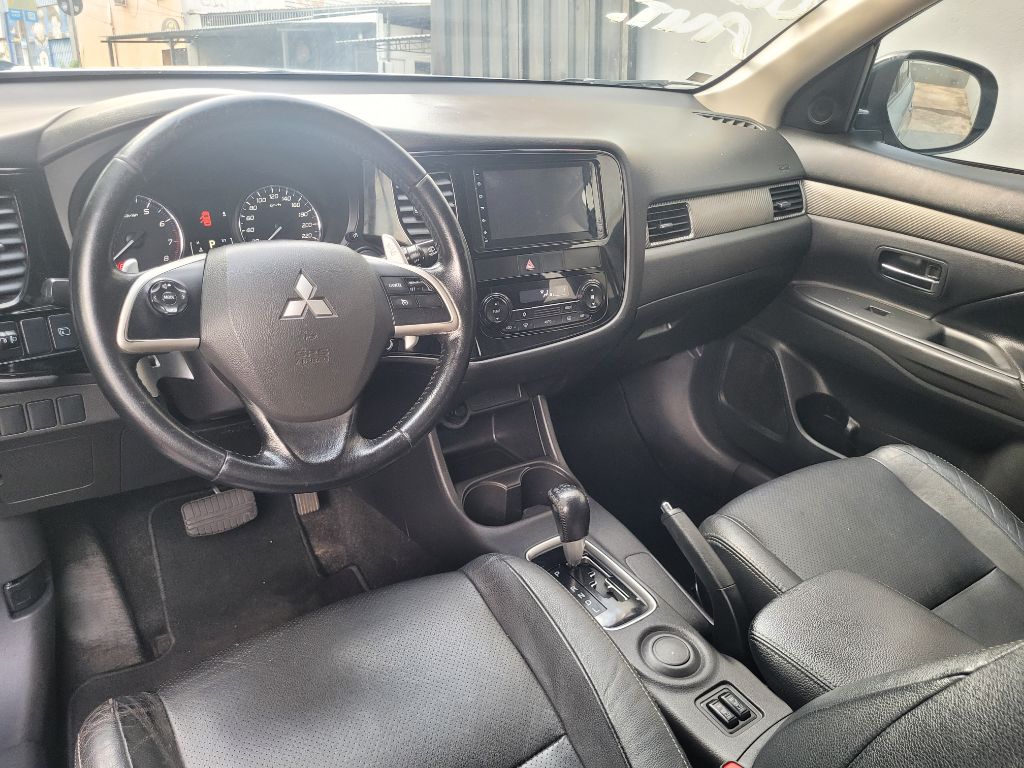 OUTLANDER 2.0 16V 160cv Aut. — foto 8