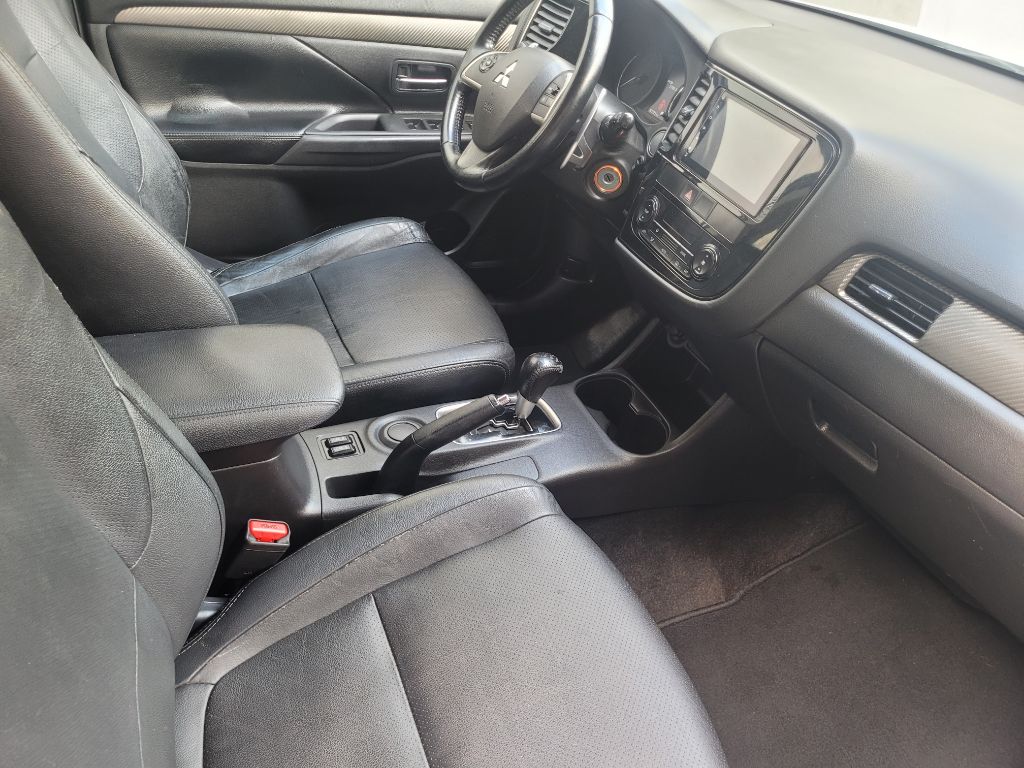 OUTLANDER 2.0 16V 160cv Aut. — foto 9