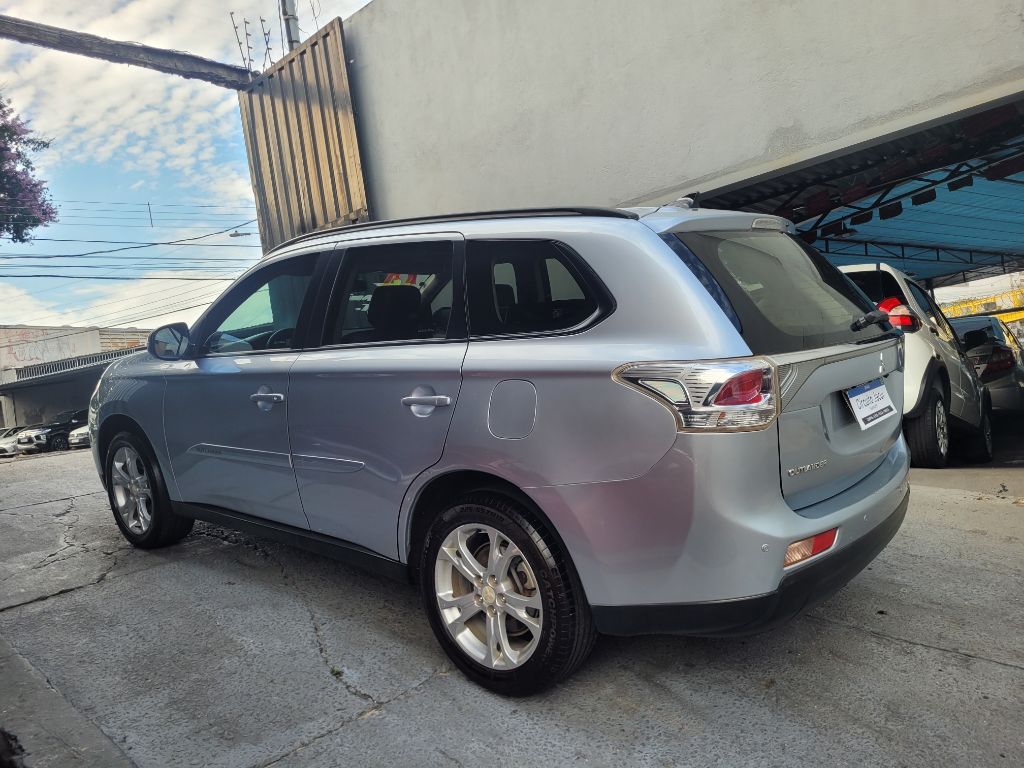 OUTLANDER 2.0 16V 160cv Aut. — foto 4