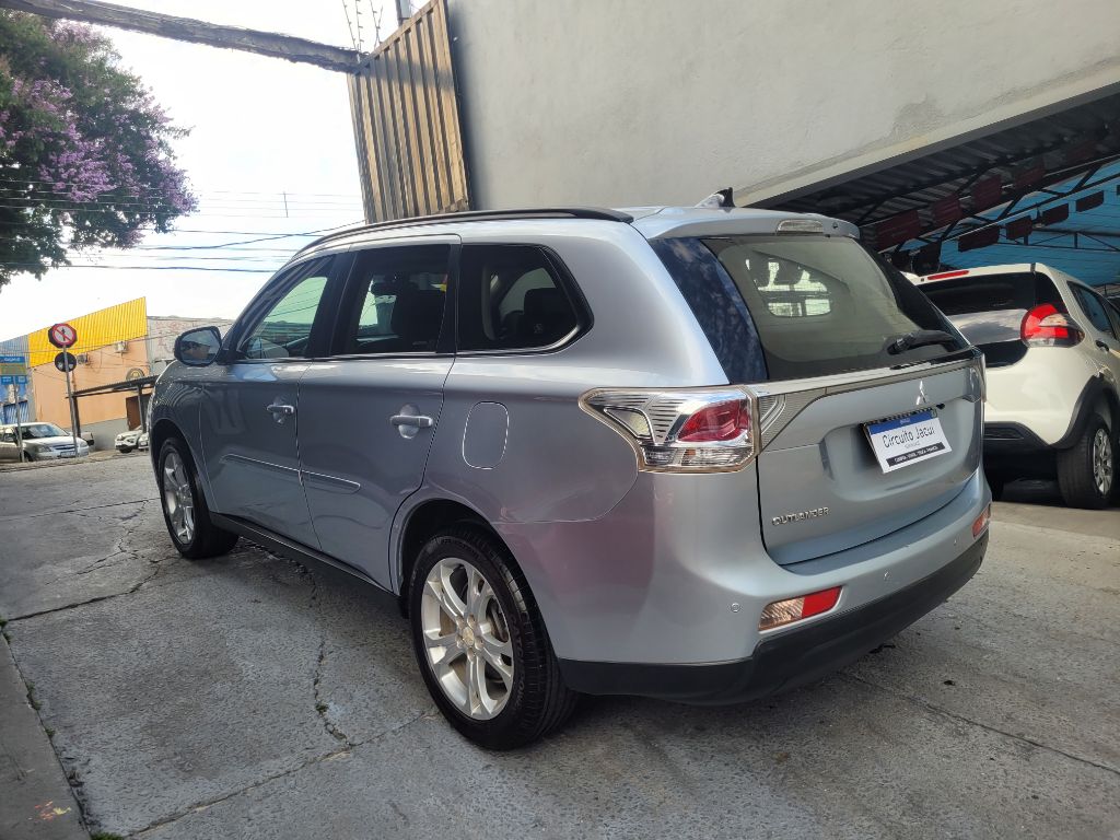 OUTLANDER 2.0 16V 160cv Aut. — foto 11