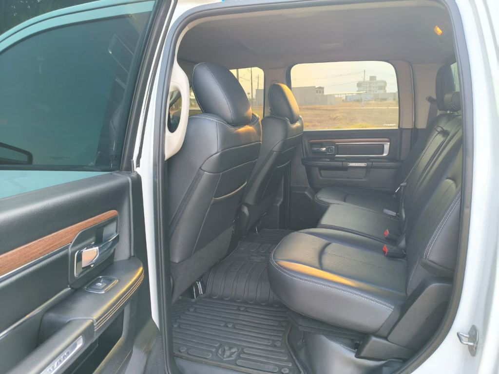 CLASSIC LARAMIE 5.7 CD V8 4X4 Aut. — foto 16