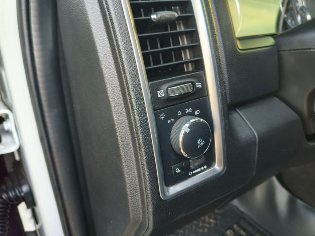 CLASSIC LARAMIE 5.7 CD V8 4X4 Aut. — foto 10