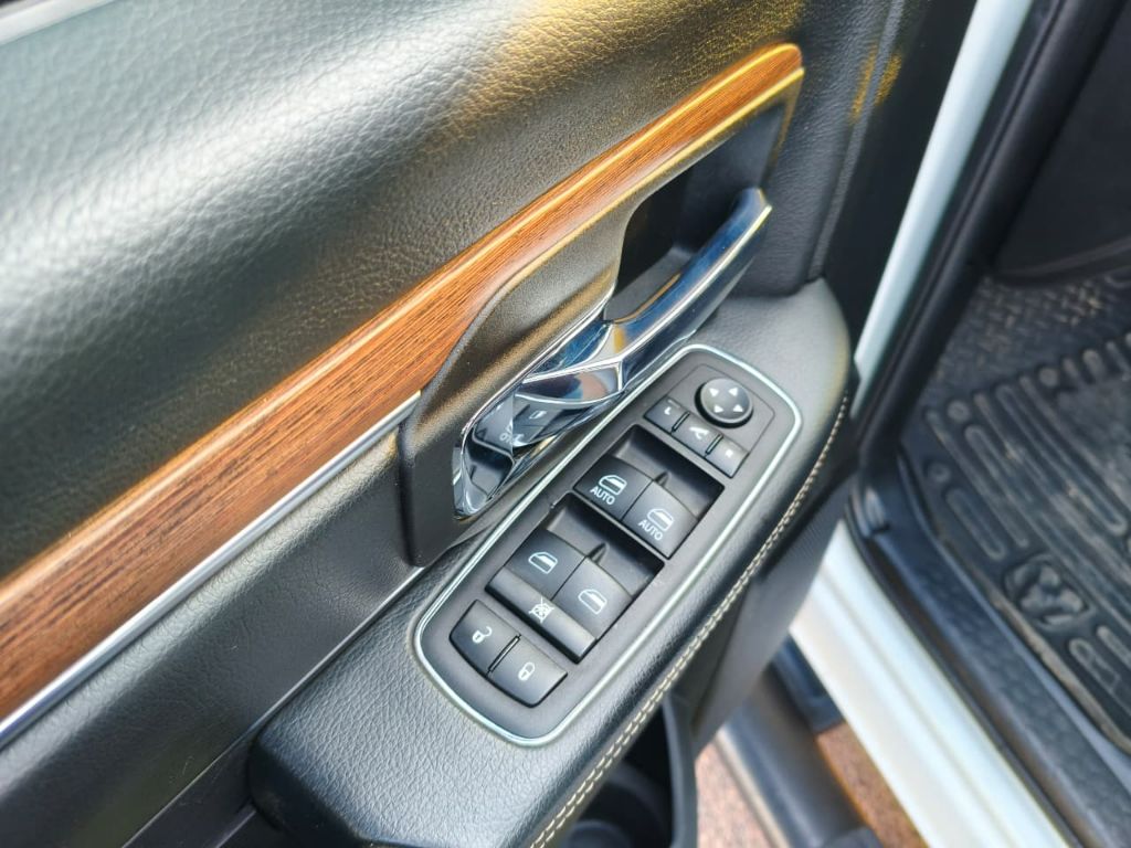 CLASSIC LARAMIE 5.7 CD V8 4X4 Aut. — foto 13