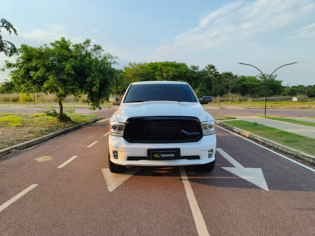 CLASSIC LARAMIE 5.7 CD V8 4X4 Aut. — foto 6